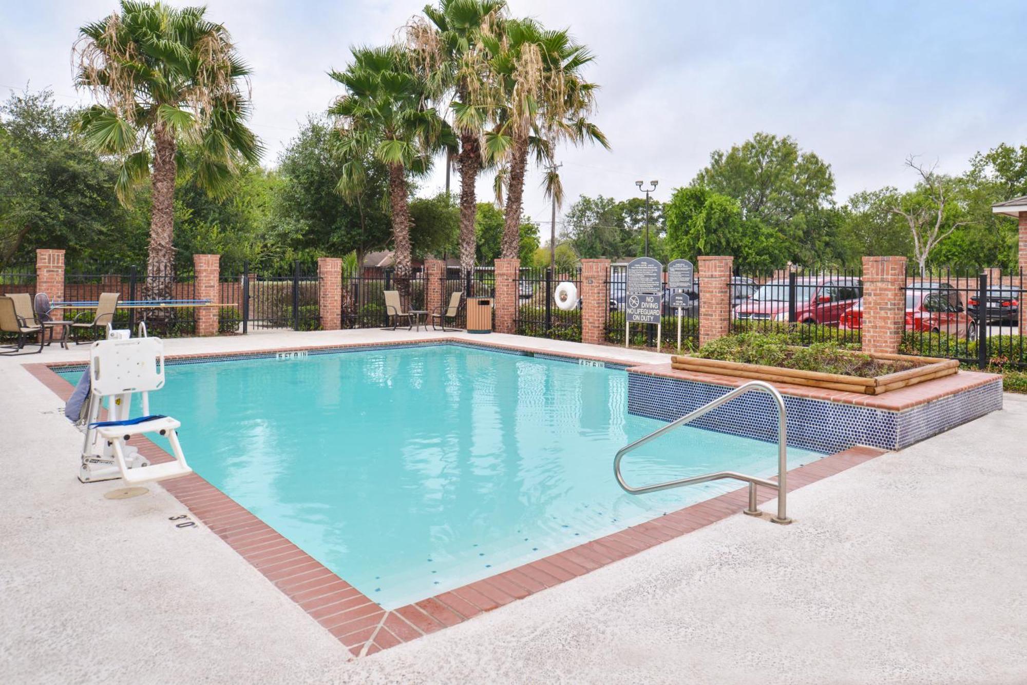 Holiday Inn Express & Suites San Antonio South Eksteriør bilde