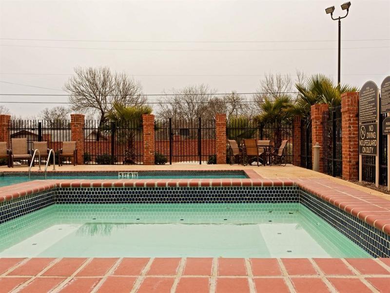 Holiday Inn Express & Suites San Antonio South Eksteriør bilde