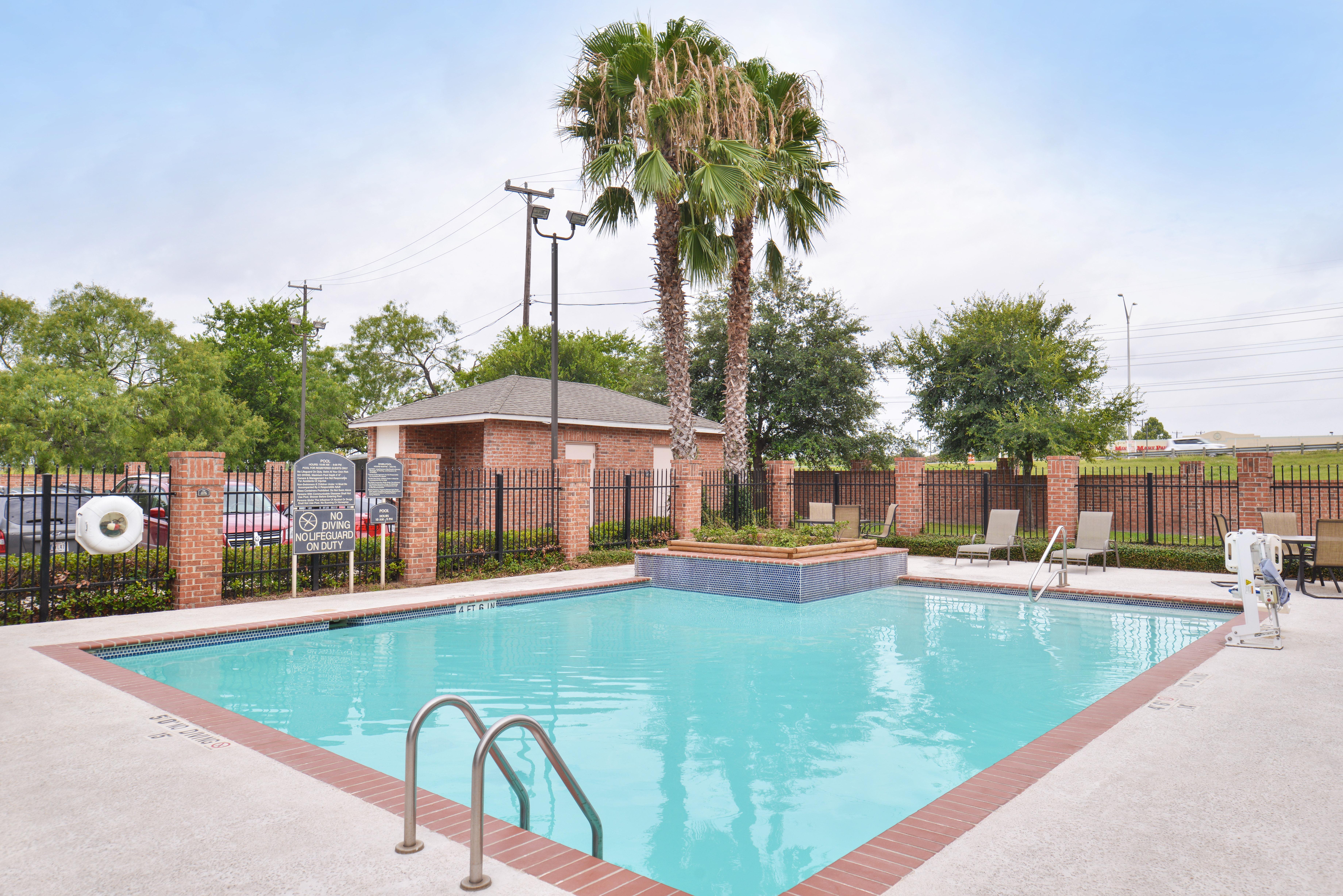 Holiday Inn Express & Suites San Antonio South Eksteriør bilde