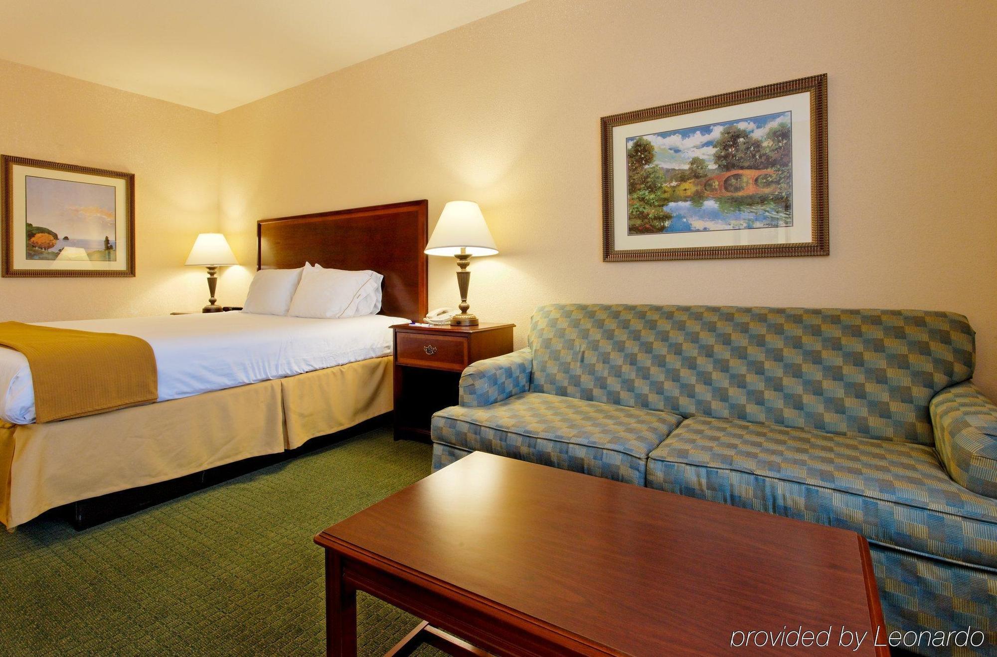 Holiday Inn Express & Suites San Antonio South Eksteriør bilde