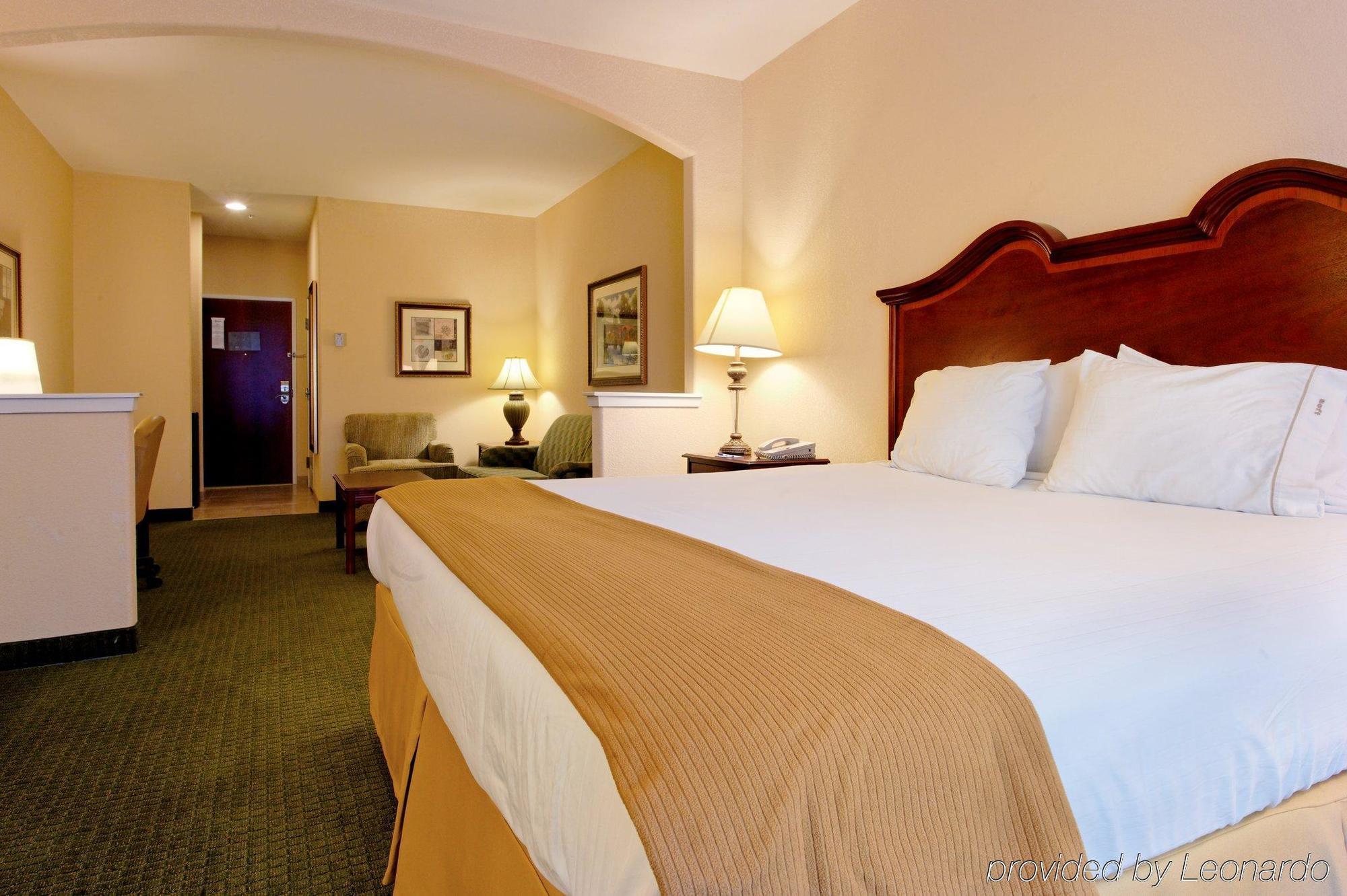 Holiday Inn Express & Suites San Antonio South Eksteriør bilde