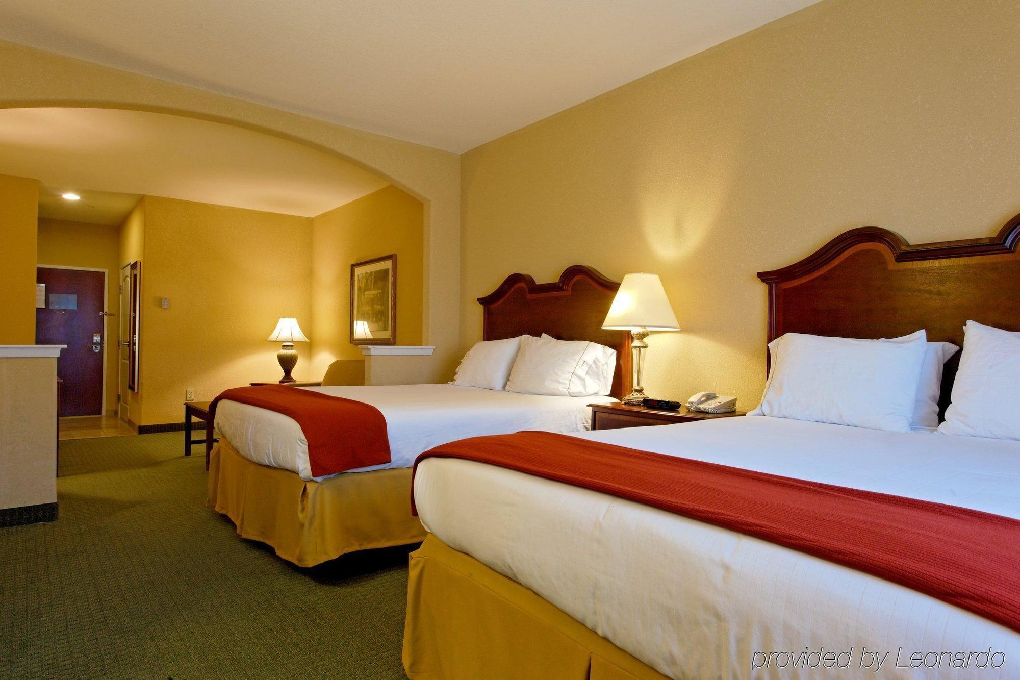 Holiday Inn Express & Suites San Antonio South Eksteriør bilde