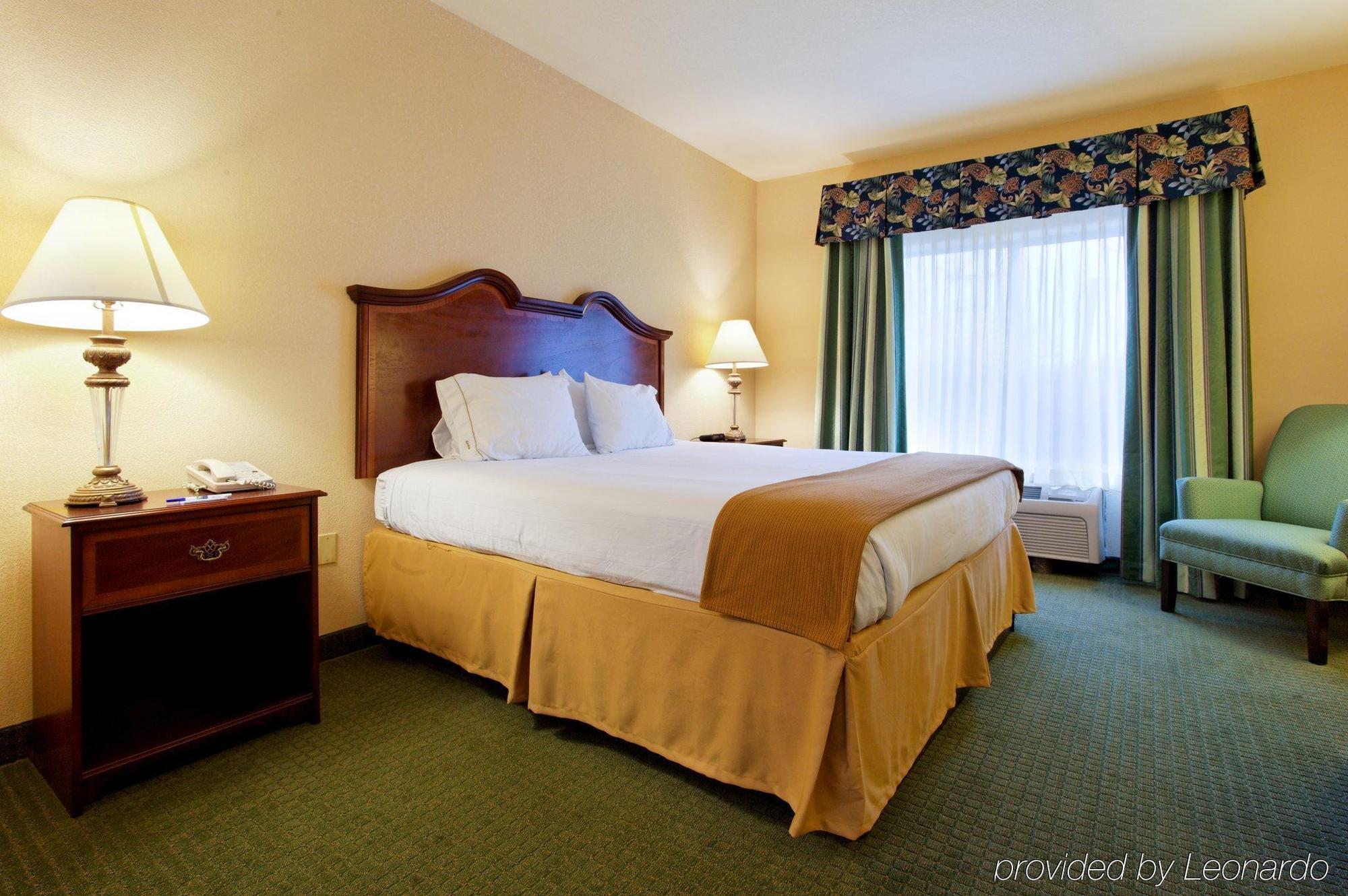 Holiday Inn Express & Suites San Antonio South Eksteriør bilde