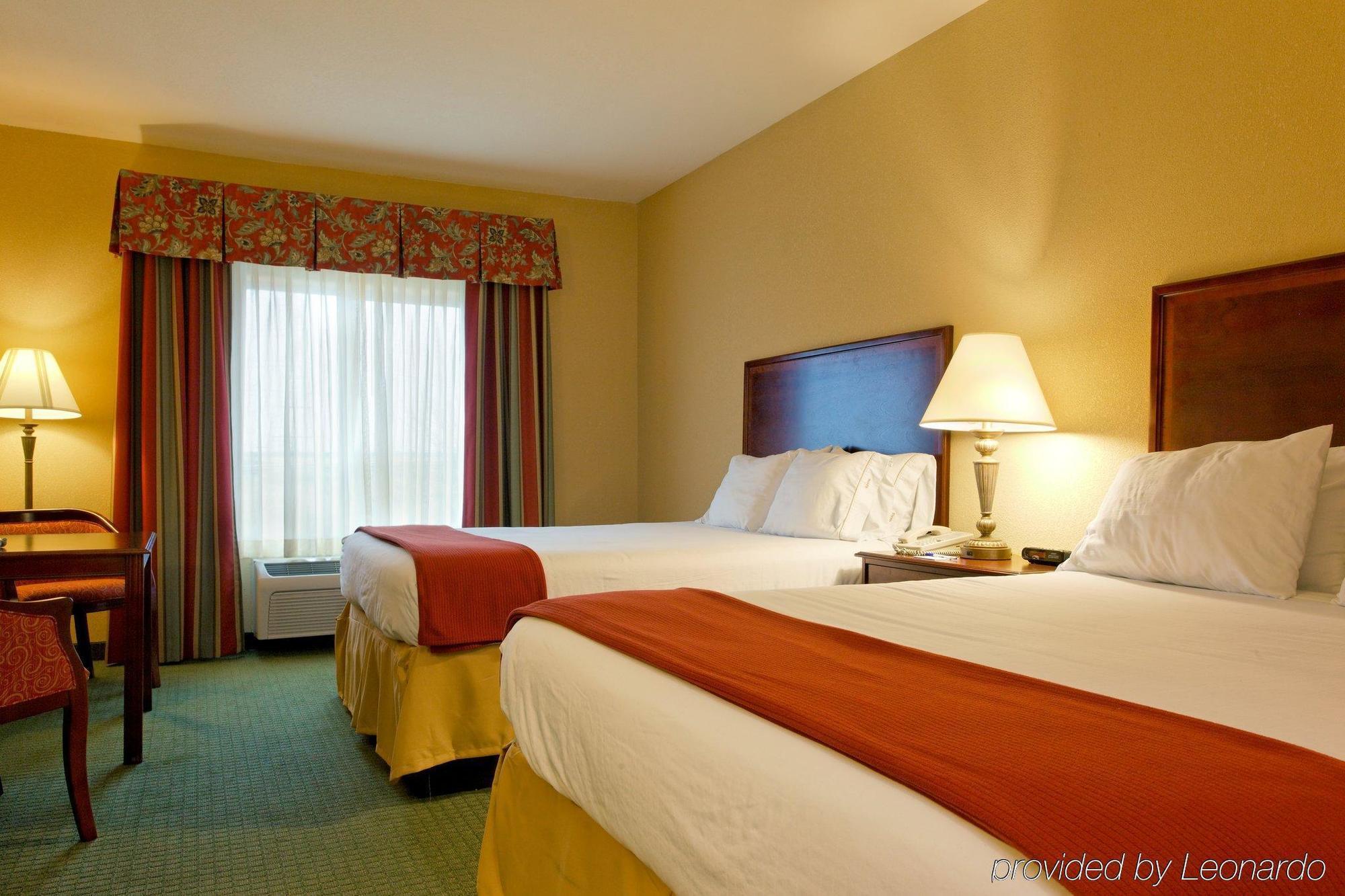 Holiday Inn Express & Suites San Antonio South Eksteriør bilde